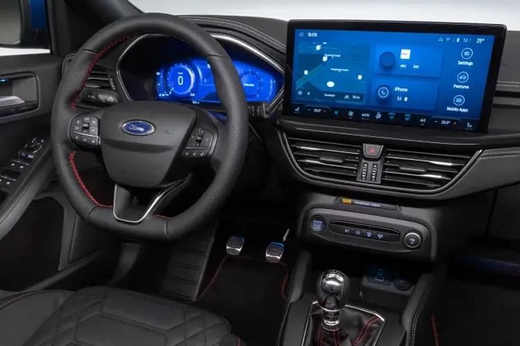 ford focus hatchback 1.0 ecoboost hybrid mhev titanium 5dr inside view