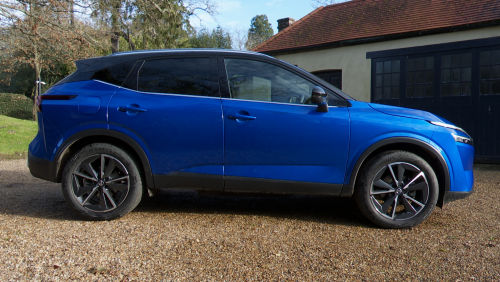 NISSAN QASHQAI HATCHBACK 1.3 DiG-T MH Acenta Premium 5dr view 4
